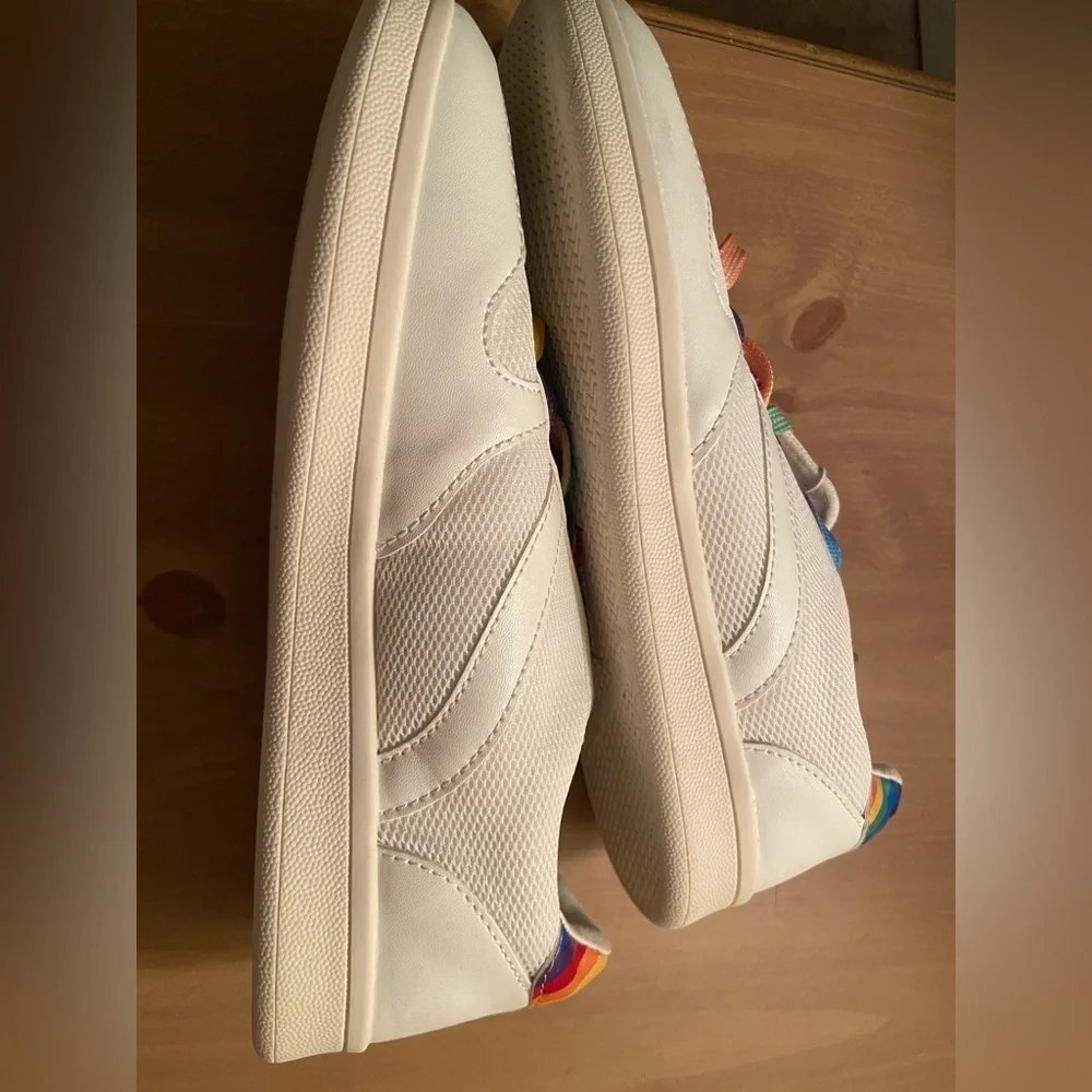 NWT Old Navy White with Rainbow accent sneakers Sz 8 Women’s Tennis Shoes